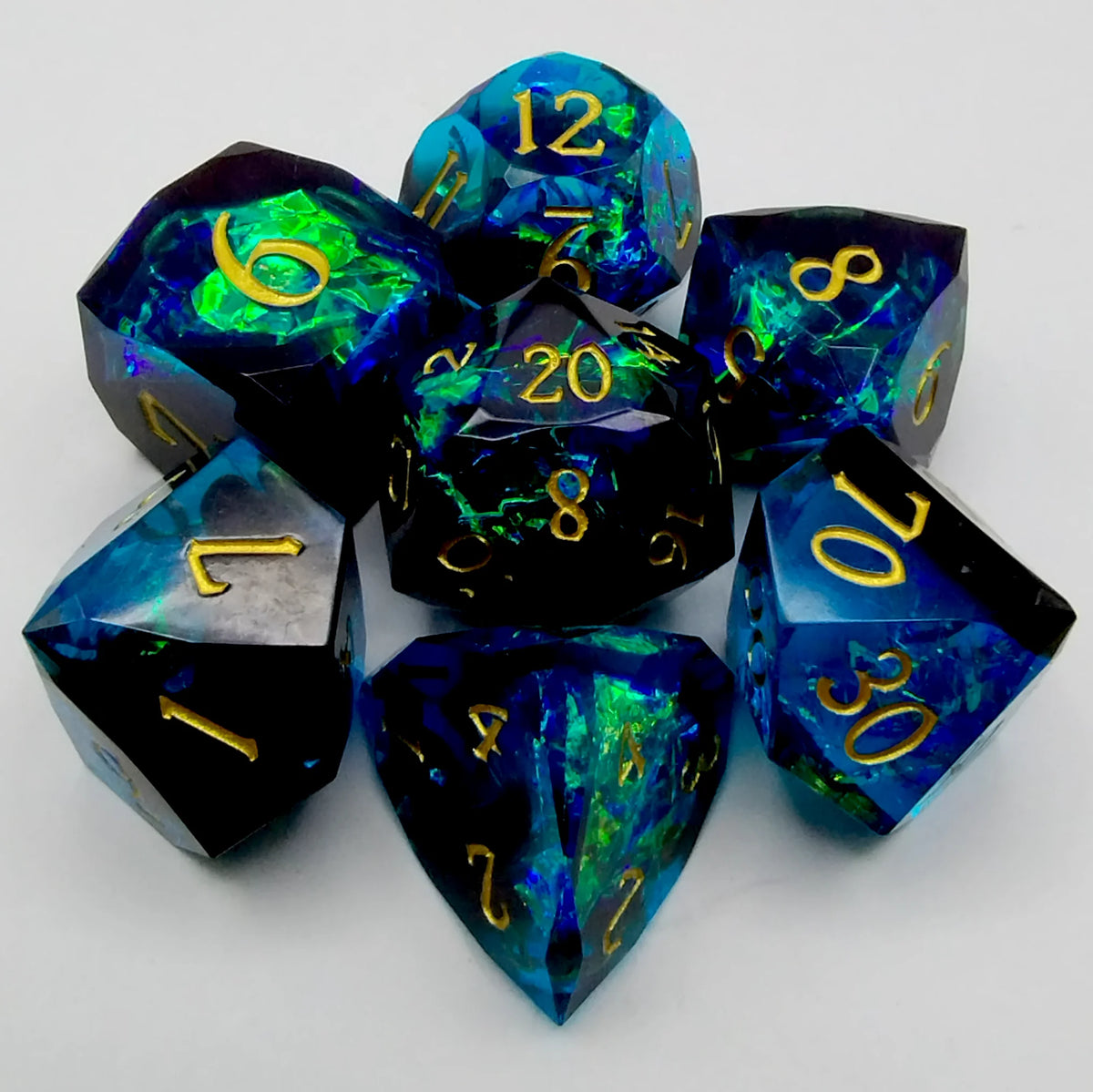 Ensemble de 7 dés en Résine taillée Bleu-Noir/Doré
