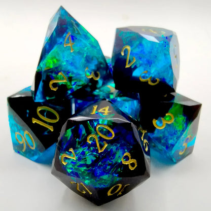 Ensemble de 7 dés en Résine taillée Bleu-Noir/Doré